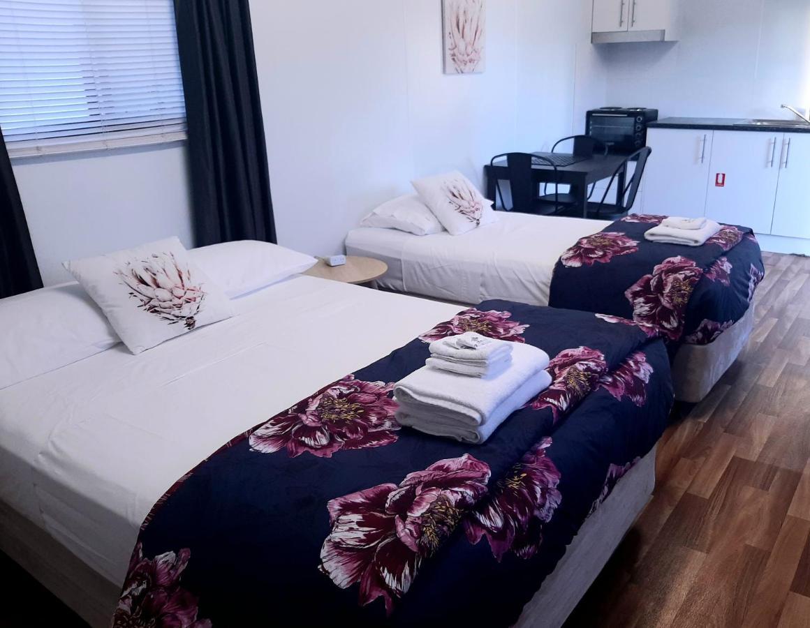 Mt Larcom Tourist Park Hotell Mount Larcom Eksteriør bilde