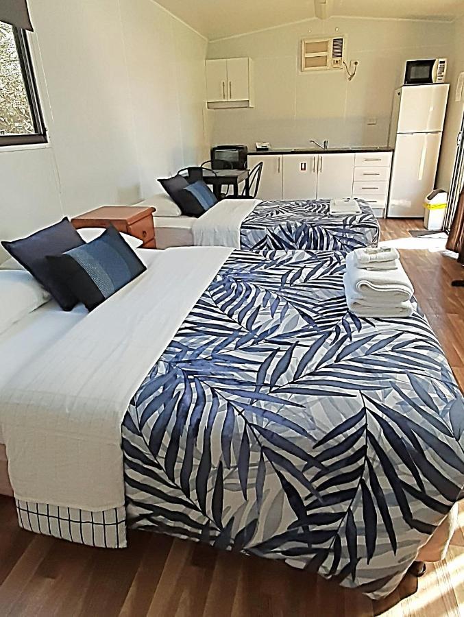 Mt Larcom Tourist Park Hotell Mount Larcom Eksteriør bilde