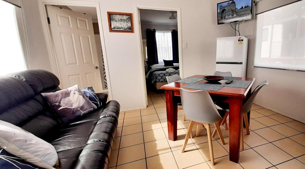 Mt Larcom Tourist Park Hotell Mount Larcom Eksteriør bilde
