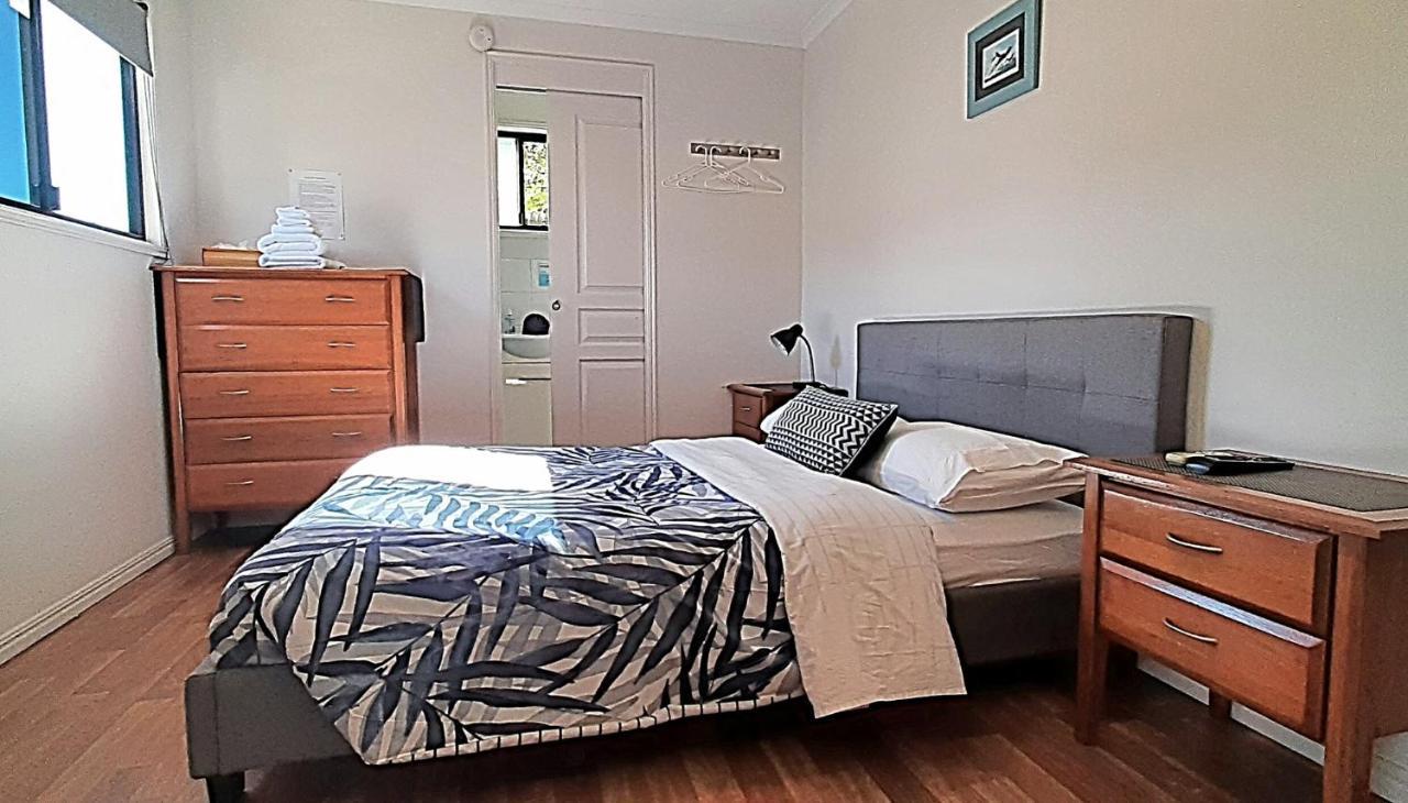 Mt Larcom Tourist Park Hotell Mount Larcom Eksteriør bilde