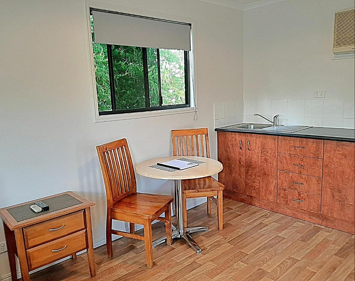 Mt Larcom Tourist Park Hotell Mount Larcom Eksteriør bilde