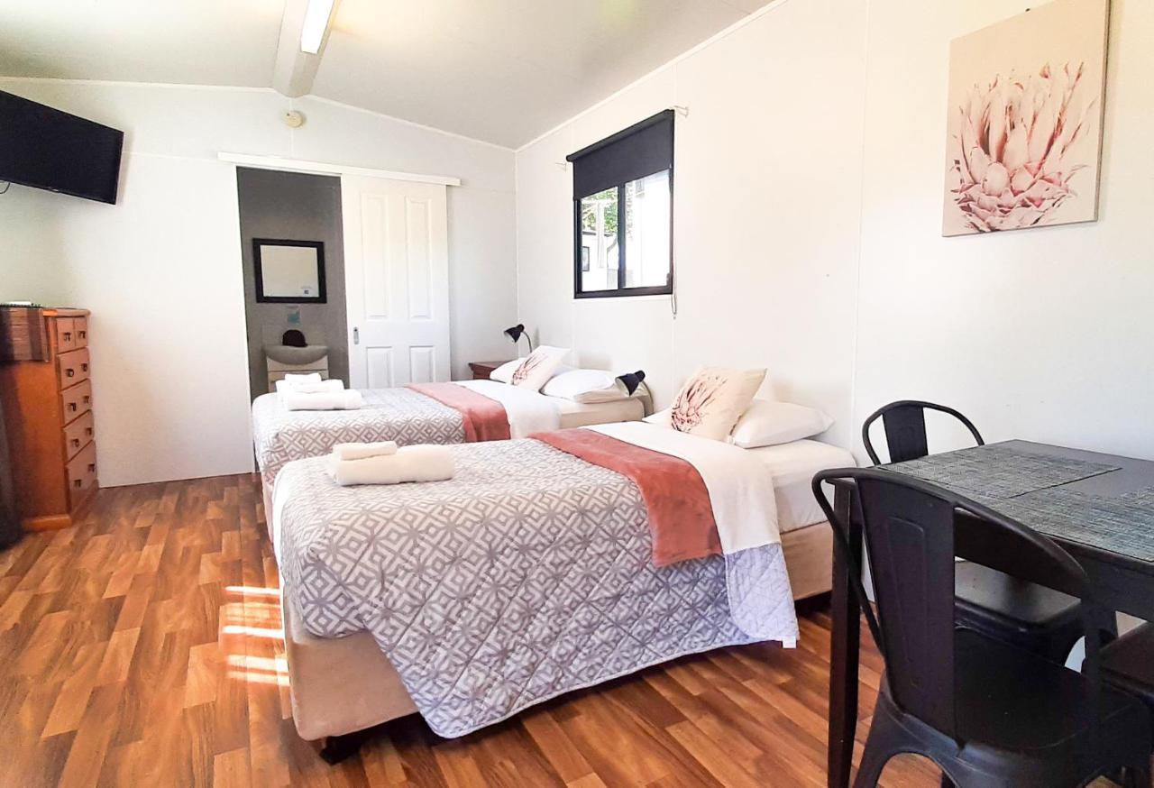 Mt Larcom Tourist Park Hotell Mount Larcom Eksteriør bilde