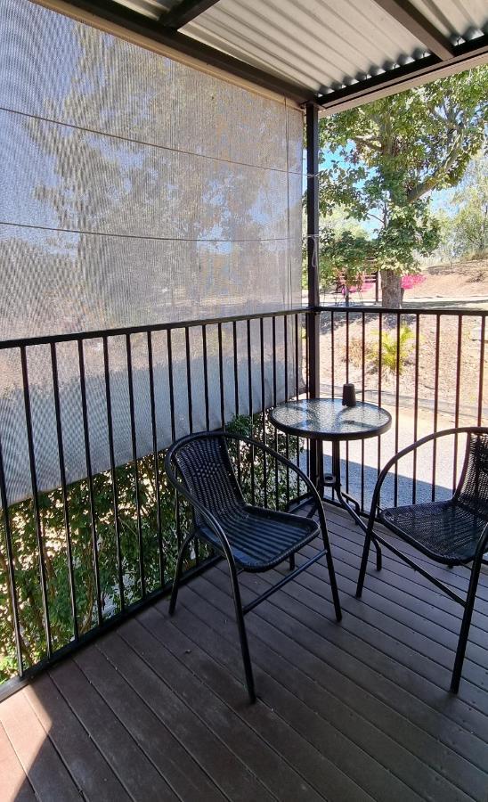 Mt Larcom Tourist Park Hotell Mount Larcom Eksteriør bilde