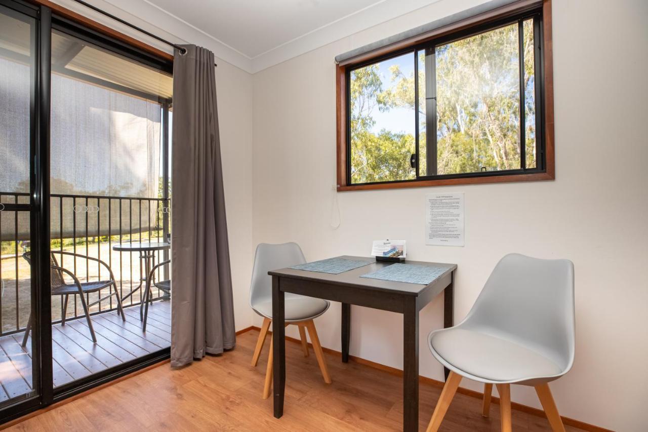 Mt Larcom Tourist Park Hotell Mount Larcom Eksteriør bilde