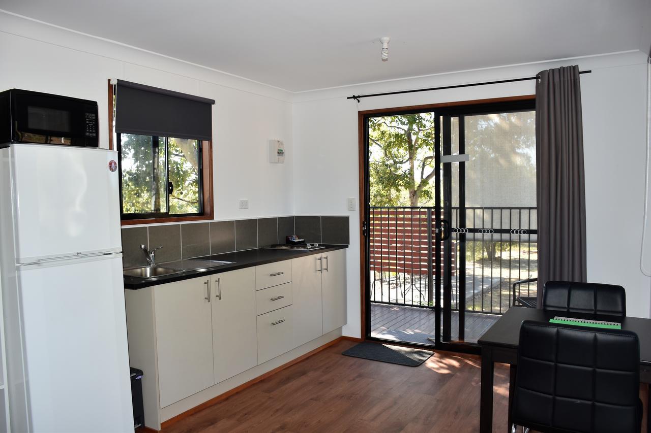 Mt Larcom Tourist Park Hotell Mount Larcom Eksteriør bilde