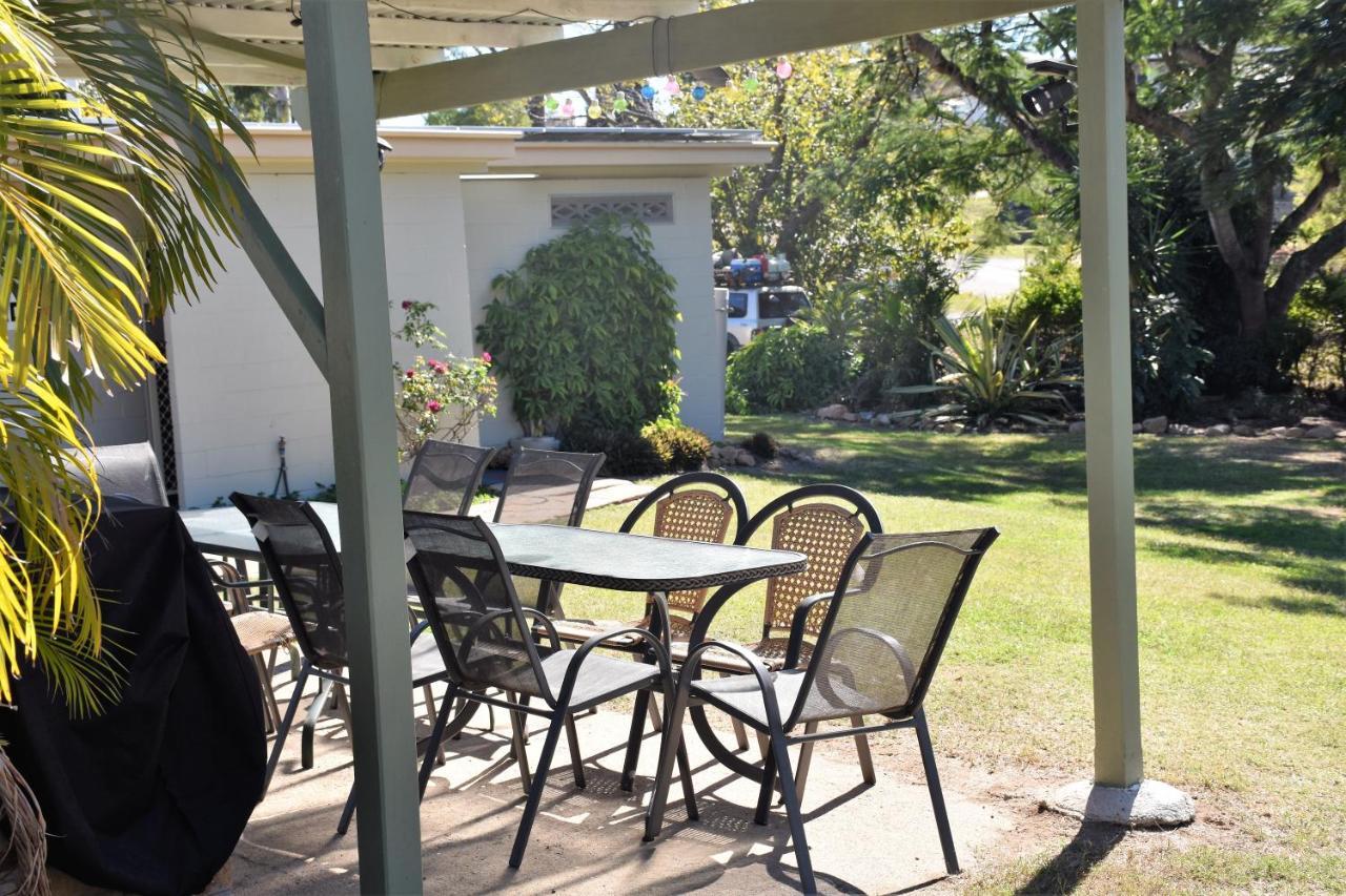 Mt Larcom Tourist Park Hotell Mount Larcom Eksteriør bilde