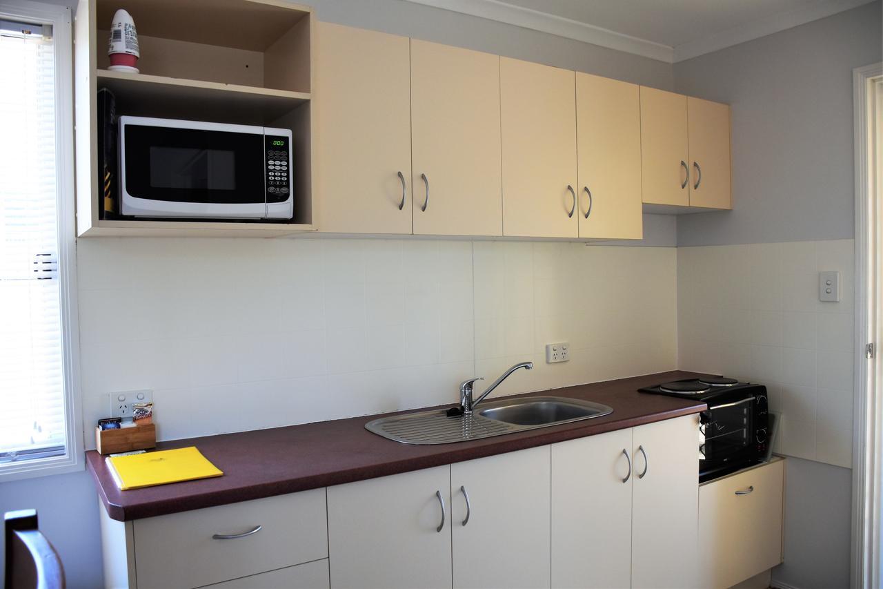 Mt Larcom Tourist Park Hotell Mount Larcom Eksteriør bilde