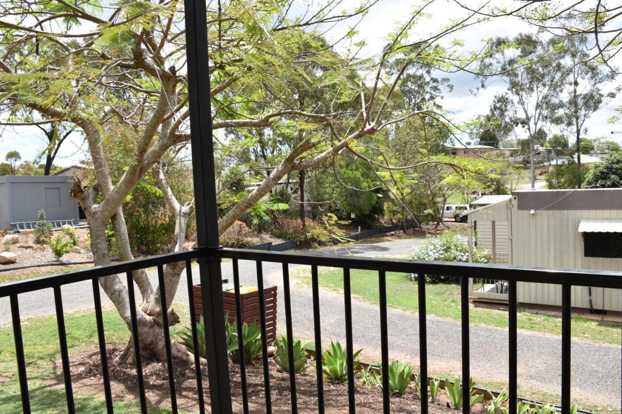 Mt Larcom Tourist Park Hotell Mount Larcom Eksteriør bilde