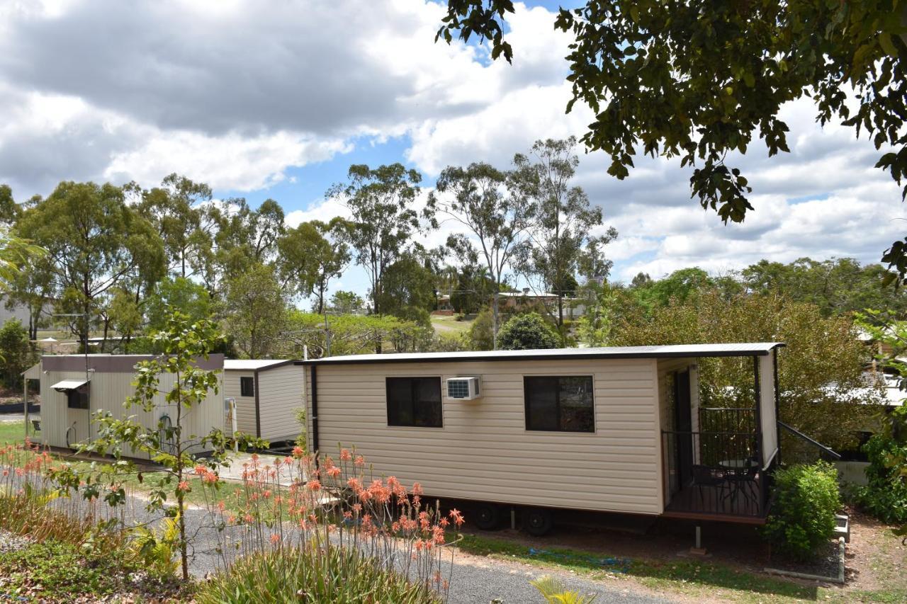 Mt Larcom Tourist Park Hotell Mount Larcom Eksteriør bilde